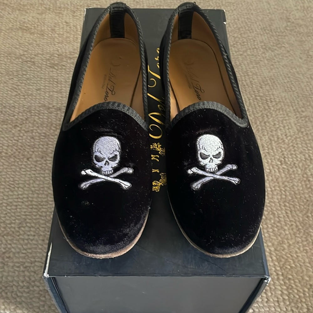Del Toro skull loafers size 8!